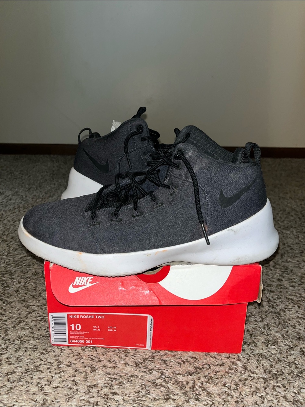Nike Men’s ' Black and White High-Cut Sneakers Roshe Two